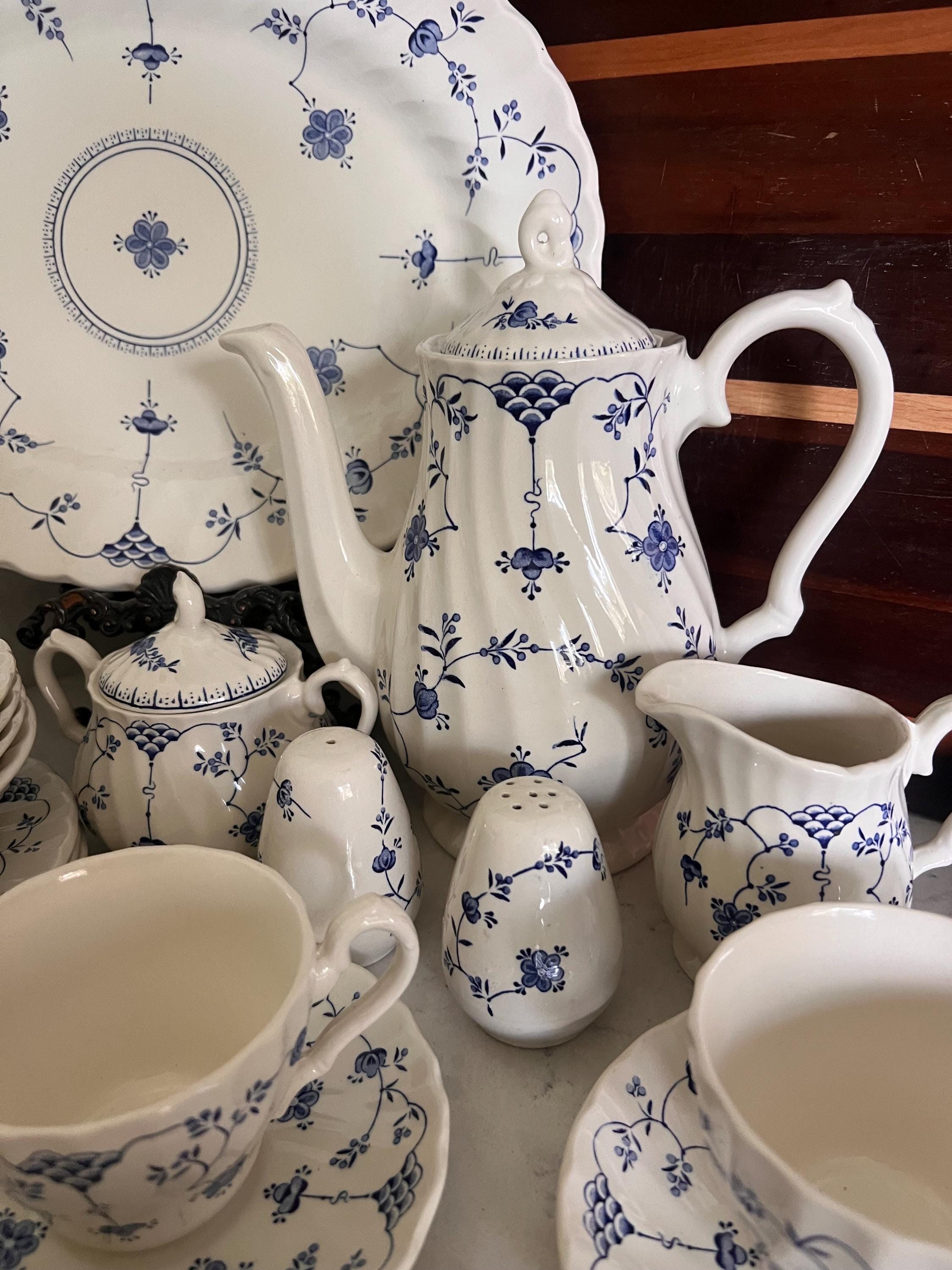 Vintage Finlandia Churchill Staffordshire England Set of 21 Pieces