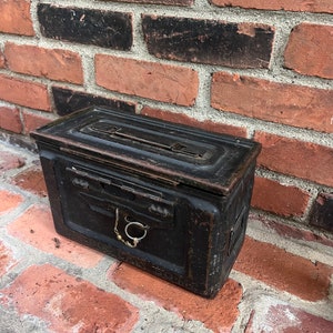 Vintage AMMO Box Cal..50 M2 US Army Metal Box/ Military