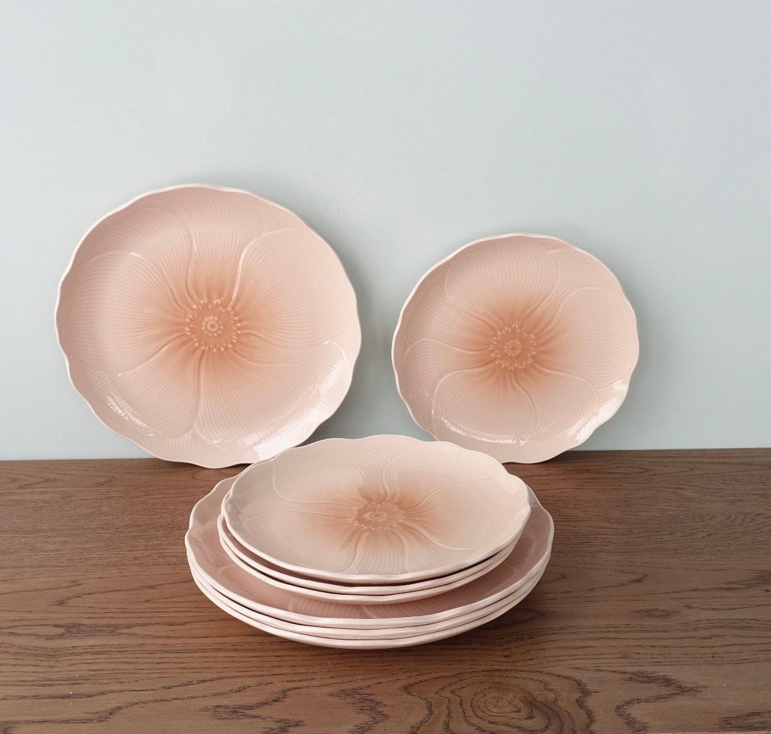 MIKASA Spring FT200 Amaryllis Dinner Plates 11 1/4” Diameter