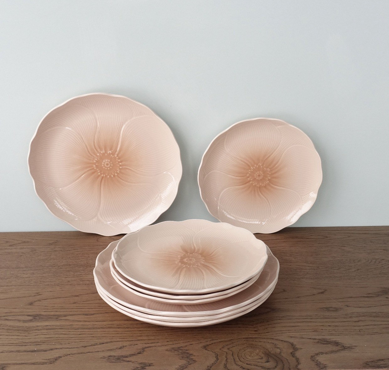 MIKASA spring FT200 Amaryllis dinner plates 11 1/4” Diameter , salad plates cups sugar and creamer made in Japan