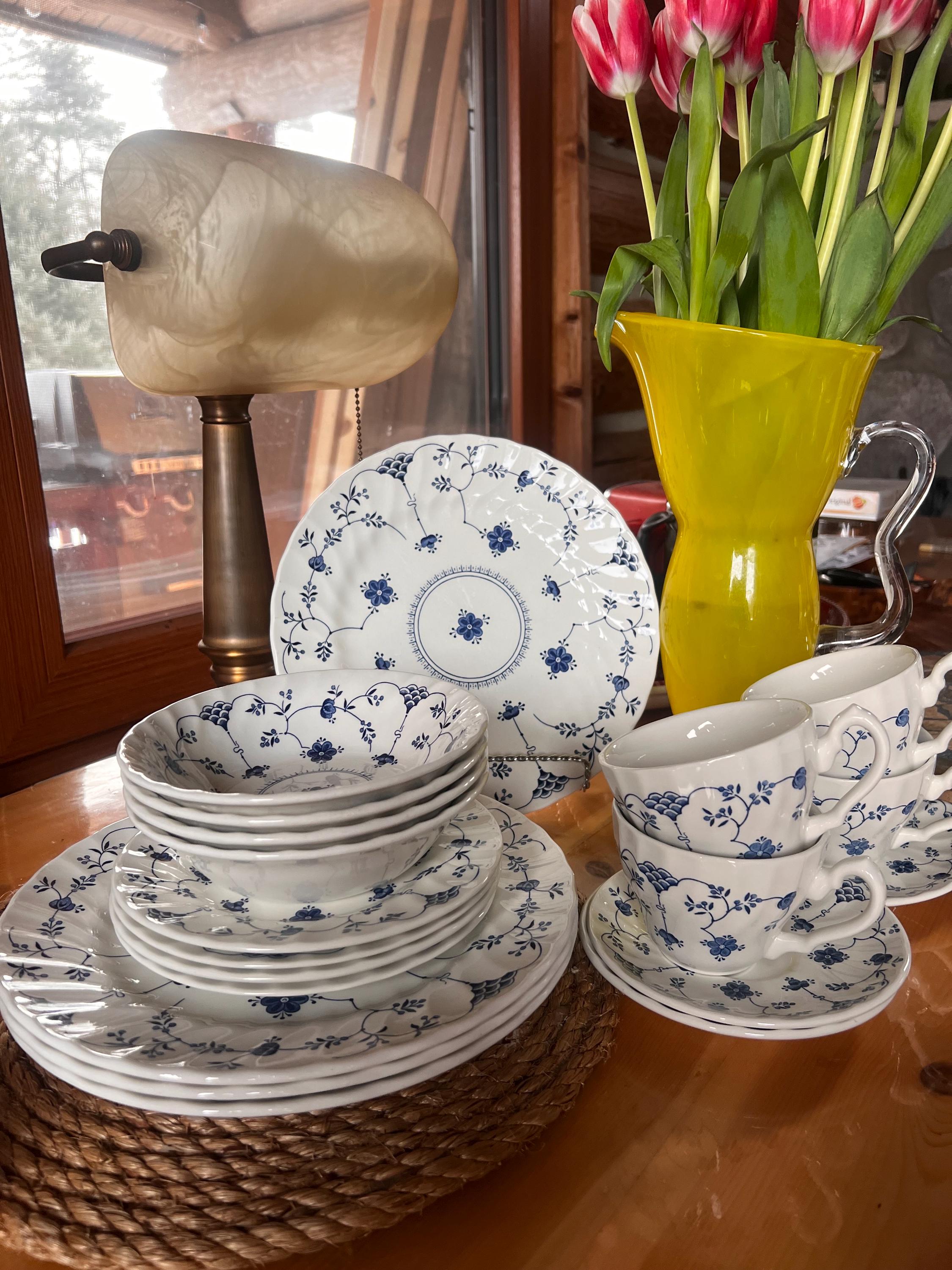 Vintage Churchill Finlandia Blue Swirl Rim, England Dinner Se 20