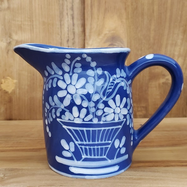 Hainpainted Italian pitcher with handle