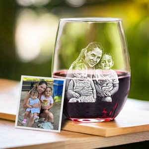Personalized Wine Glass Mother&#39;s Day Gift | Engraved Photo Mother&#39;s Day Gifts for Her | Custom Portrait and Name on Barware | Gift for Mom