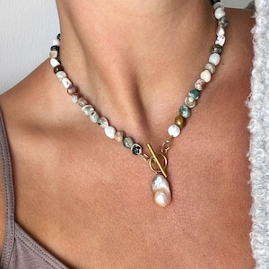 Autumnal necklace made of natural stone beads and freshwater pearls - Necklace with pendant - Gift idea for her - Clasp gold or silver