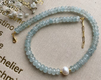 Summery pearl necklace made of natural stone beads and a freshwater pearl, light blue, turquoise, gold, white, mother of pearl