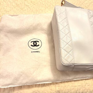 Chanel Purse in White & Gold - Chain Strap - With Authenticity Tags - Never Used