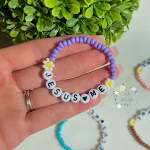 イエスは私を愛しているブレスレット：子供のための手作りビーズのキリストブレスレット