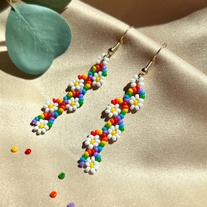 Pride Daisy Earrings / Rainbow Daisy Earrings / Beaded Daisy Earrings