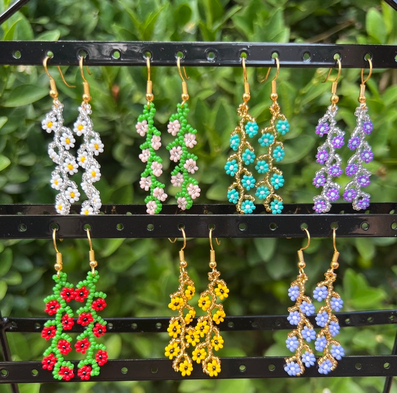 Daisy Earrings / Beaded Daisy Flower Earrings/ Dangle Flower Etsy