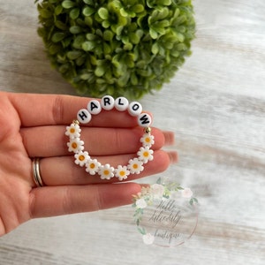 Personalized  Daisy Flower Bracelet, Daisy Bracelet, Birthday Gift, Toddler Gift, Personalized Bracelets, Baby Girl Bracelet, Name Bracelet