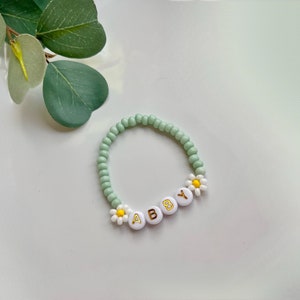Daisy Baby Girl Bracelet, Daisy Bracelet, Floral Name Bracelet, Baby Girl Sunflower Bracelet, Toddler flower bead bracelet