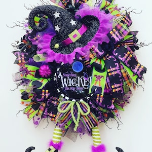 Witch hat and legs wreath, Halloween wreath, Halloween decoration, Halloween door decor
