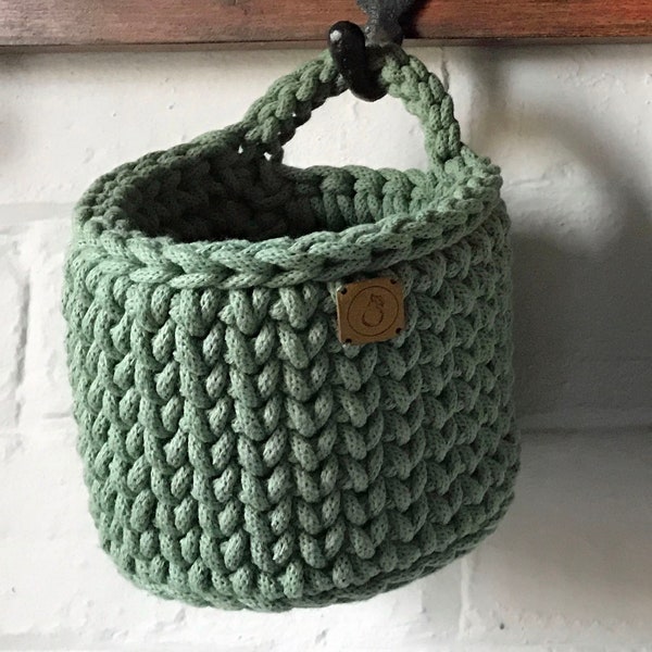 Crochet hanging basket | round hanging basket | crochet storage |