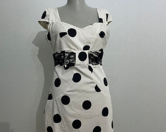 withe polka dot dress with lace at the waist. Vintage dotted midi dress, Elegant Casual Women dress. Short Sleeve Victorian style dress.