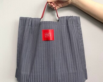 gray tote