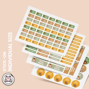 Puede incluir: Una colección de etiquetas adhesivas rectangulares y circulares con ilustraciones de animales, incluyendo leones, tigres y osos. Cada etiqueta incluye el texto Your Name. El texto STICK-ON INDIVIDUAL SIZE es visible en la imagen.