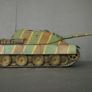 German Tank Destroyer Sd.kfz.173 Jagdpanther ausf.G1. WWII Military Model Series 1:35 scale. Fully assembled model. image 4