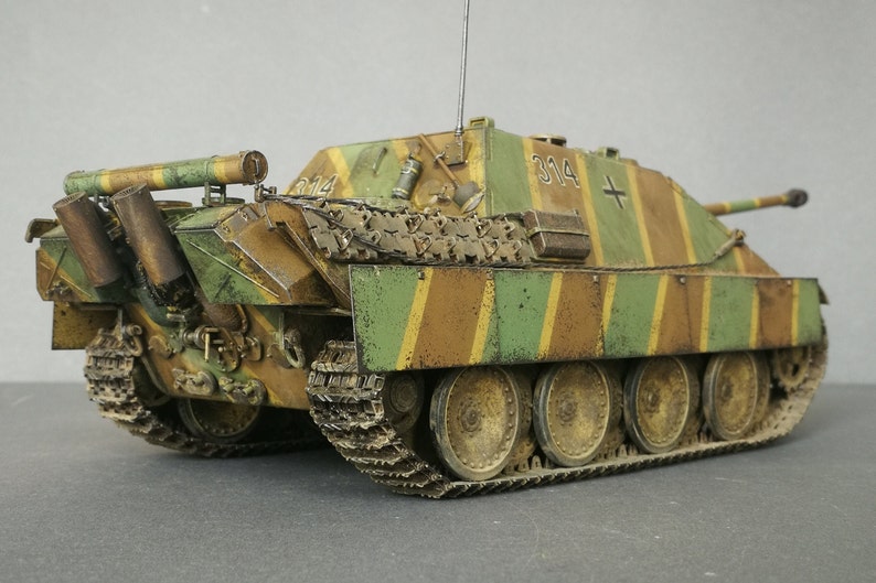 German Tank Destroyer Sd.kfz.173 Jagdpanther ausf.G1. WWII Military Model Series 1:35 scale. Fully assembled model. image 6