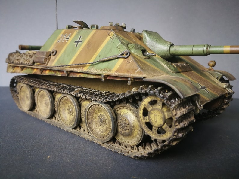 German Tank Destroyer Sd.kfz.173 Jagdpanther ausf.G1. WWII Military Model Series 1:35 scale. Fully assembled model. image 5