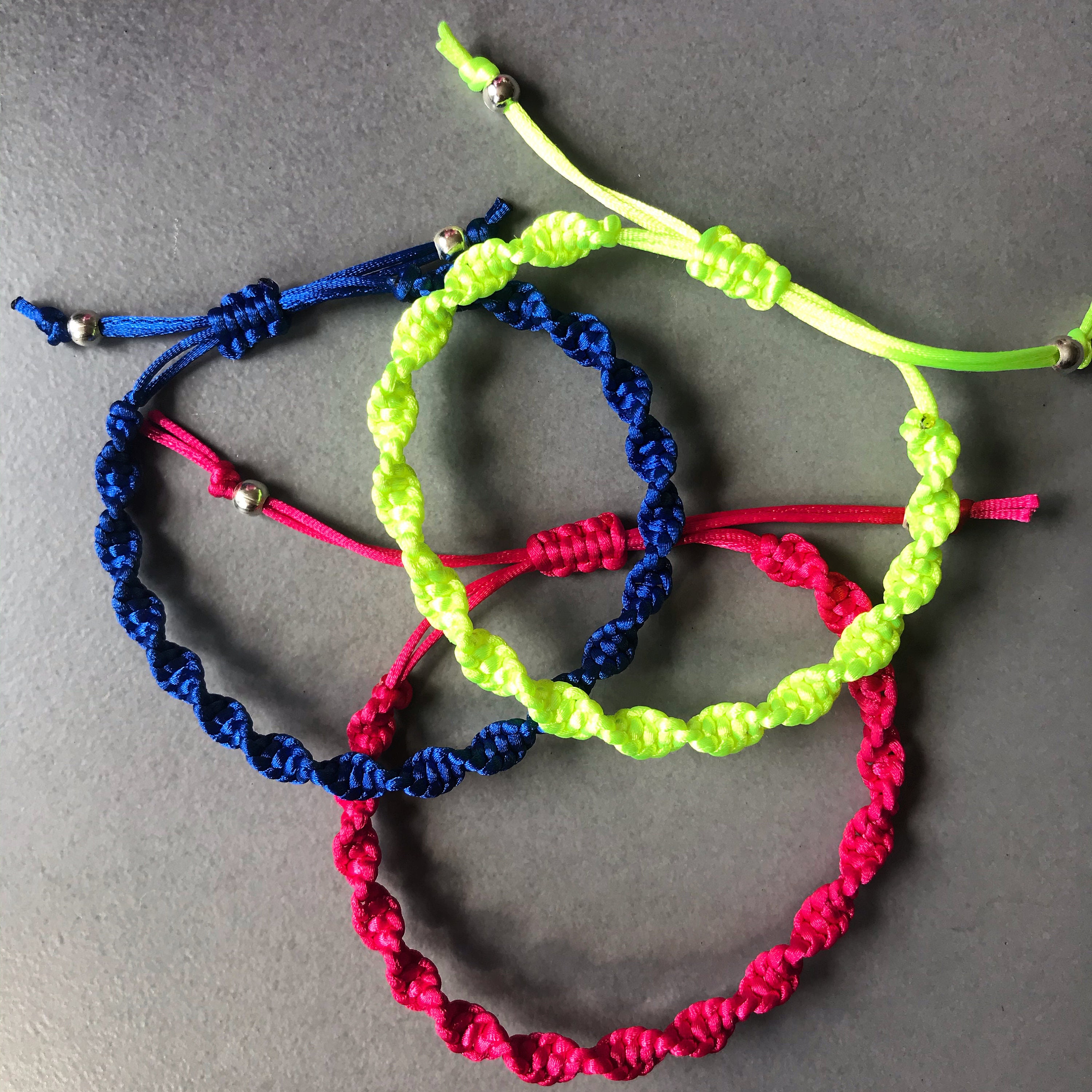 FREEBLOSS 12 Set DIY Friendship Bracelets Kit Creative Infinity Macrame  Bracelets for Girls Friends Forever Bracelets Braided Macrame Bracelet