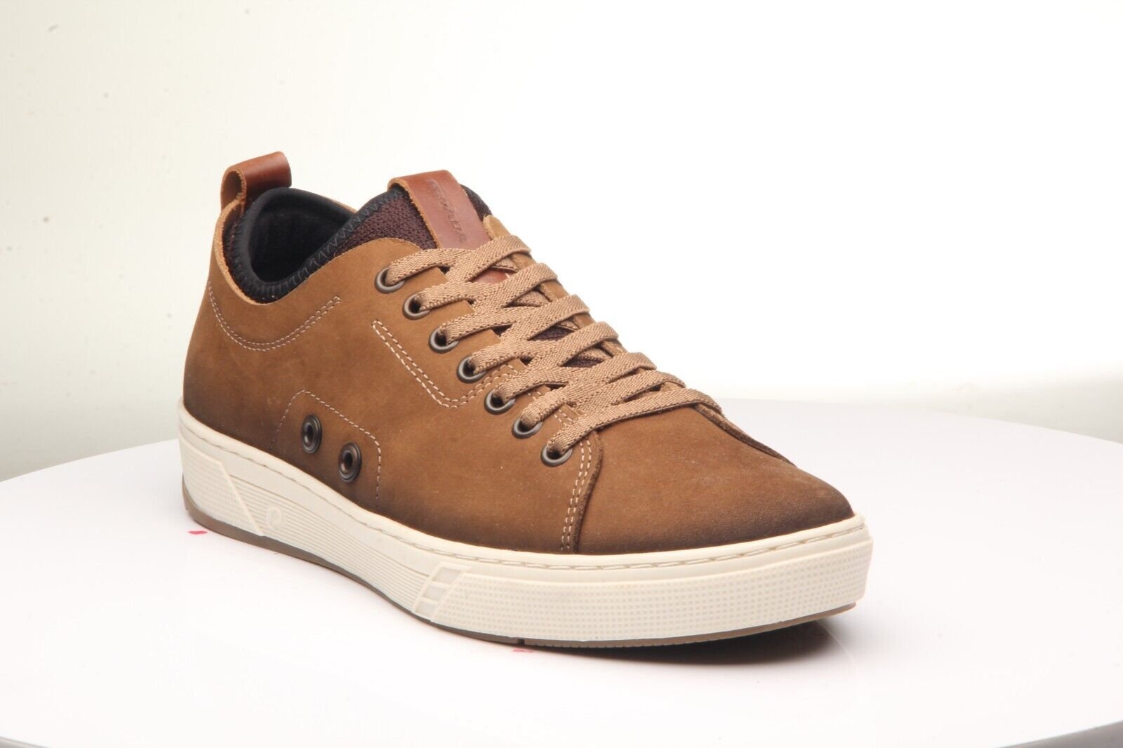 Dunovin leather sneaker top