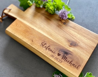 Personalisiertes Schneidebrett, Hochzeitsgeschenk mit Wunschtext, graviertes Brett, Hochzeitsschneidebrett, personalisiertes Schneidebrett