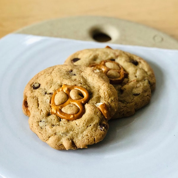 Gluten Free Caramel Pretzel Chocolate Chip Cookies 4 counts