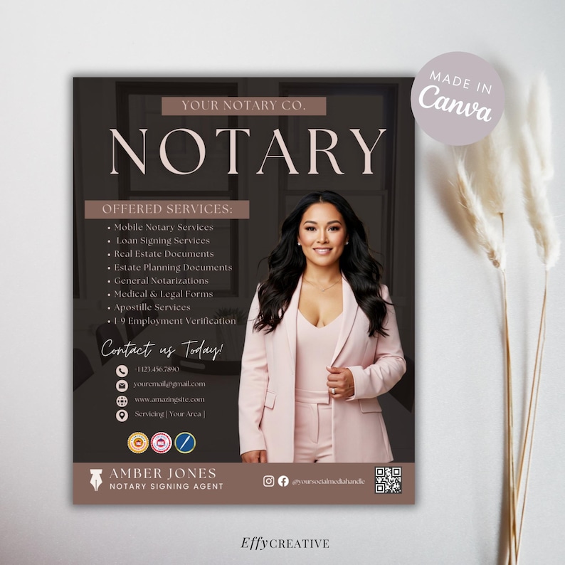 Op de afbeelding: Een zwart-witte visitekaartje met de tekst "YOUR NOTARY CO. NOTARY" in een groot, vet lettertype. De kaart bevat ook een foto van een vrouw in een roze blazer, een lijst met aangeboden diensten, contactgegevens en de tekst "AMBER JONES NOTARY SIGNING AGENT".