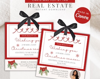 Puede incluir: Dos etiquetas navideñas rojas y blancas para bienes raíces, con lazos negros. El texto incluye "Wishing you a warm + cozy Christmas season" e información de contacto de Jessica Parker.