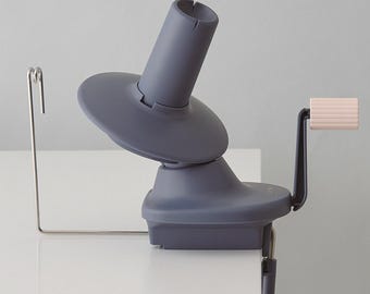 Clover Yarn Winder (Made in Japan) – Professional-grade, efficient yarn ball winder [55-370]