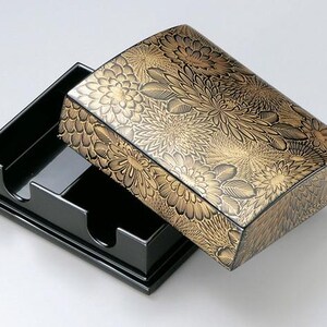 Japanese lacquerware: Echizen lacquerware trinket box with gold inlay chrysanthemum carving. Lacquer | Echizen | Lacquerware | Gold inlay | Auspicious item | Japanese style | Chrysanthemum carving | Made in Japan, shipped directly from Kyoto.