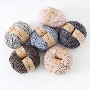 25 g x 10 Knäuel HARA Woll-Melange-Garn, 1 Farbpaket // Nr. 4 (Aran, Kammgarn) 250 g / 460 m (1 Knäuel 25 g / 46 m) Kammgarngewicht, Aran