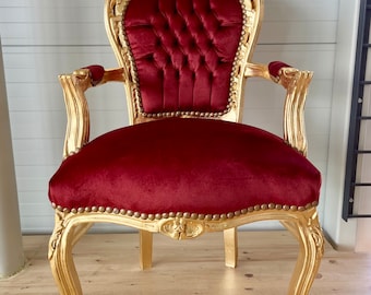 Fauteuil de style Louis, français en velours rouge, fauteuil de style baroque rococo antique en finition dorée pour la maison