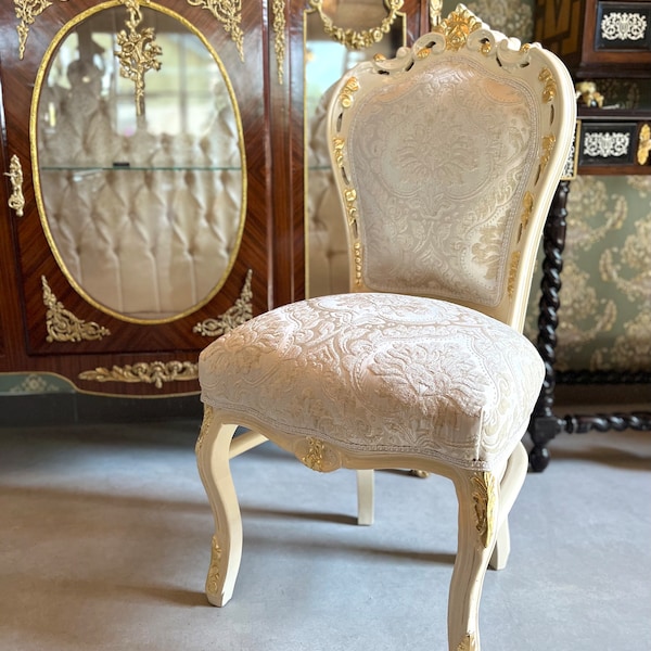Chaise d'appoint de style Louis XV, France, couleur ivoire en bois massif, reproduction antique de style baroque en damassé jacquard beige