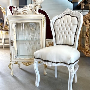Accentstoel Franse Louis-stijl bruiloft stoel in witte kleur Retro barokke rococo-stijl eetkamerstoel voor decoratie feest-evenement