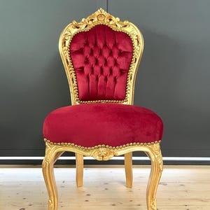 Accentstoel Franse Louis-stijl eetkamerstoel in bordeauxrood fluweel barokke rococo-stijl stoel in gouden afwerking voor decoratie kerstvakantie