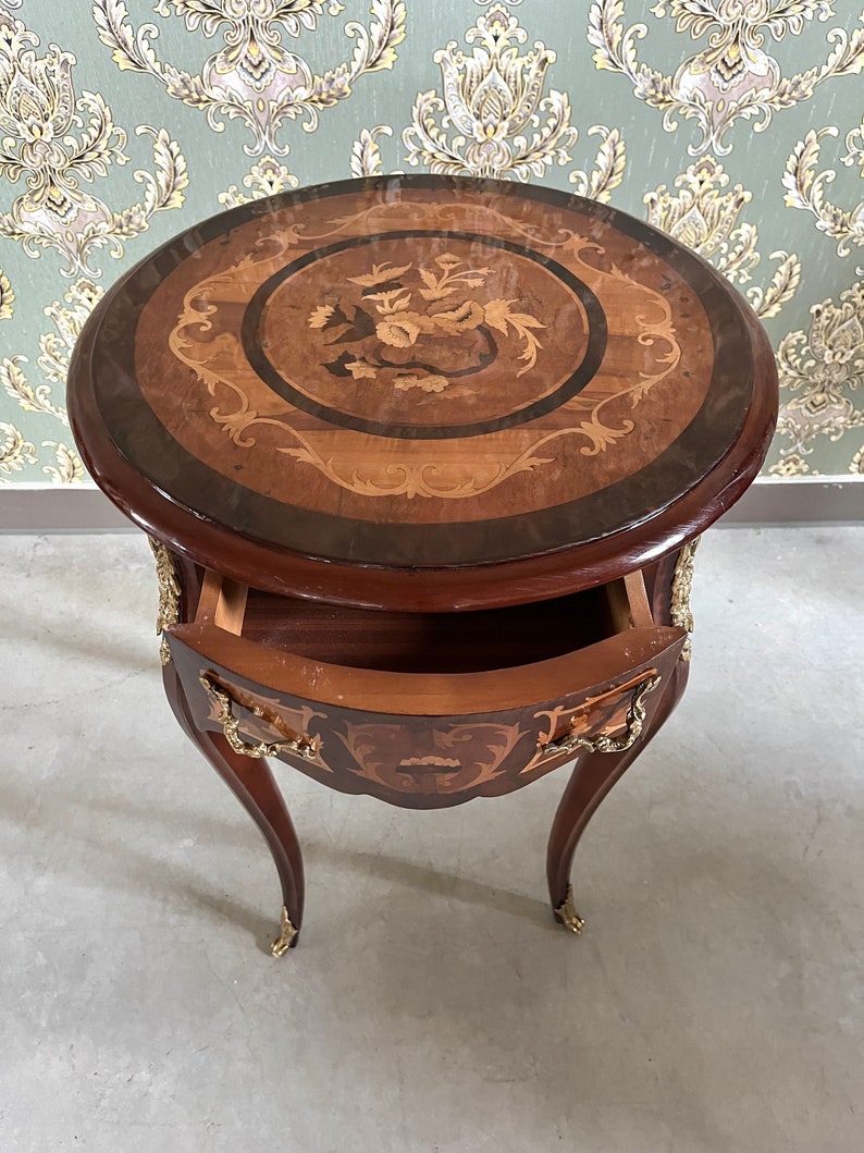 Table d'appoint Table basse marron en bois de style français de style antique Table ronde de style baroque rétro pour la décoration intérieure image 6