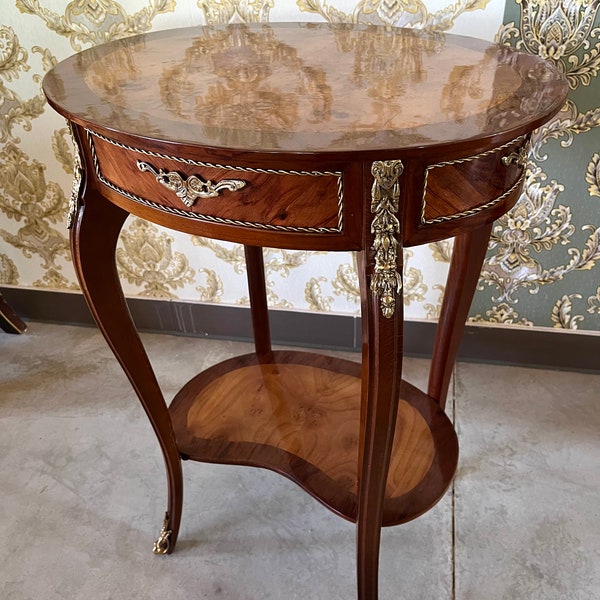 Table d'appoint de style français en bois marron de forme ovale de style rétro baroque pour la décoration intérieure