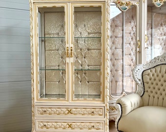 Display Cabinet Wooden French Louis Style Showcase Antique Baroque Style Reproduction in Beige Color
