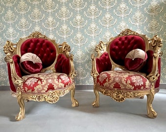 Une paire de fauteuils italiens de style antique, finition dorée, ensemble de fauteuils baroques rétro pour décoration d'intérieur, salon pour hall d'hôtel