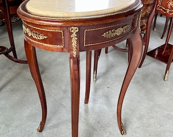 Französischer ovaler Teetisch Beistelltisch im antiken Table à thé française ovale en marbre de style antique, table d'appoint en marbre