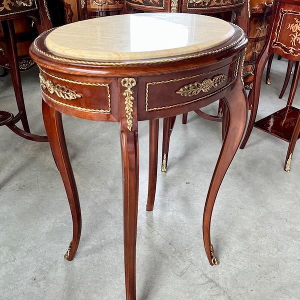 Französischer ovaler Teetisch Beistelltisch im antiken Table à thé française ovale en marbre de style antique, table d'appoint en marbre