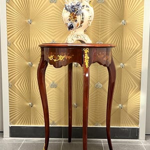 Mesa lateral de madeira, mesa de centro redonda em estilo barroco nostálgico.