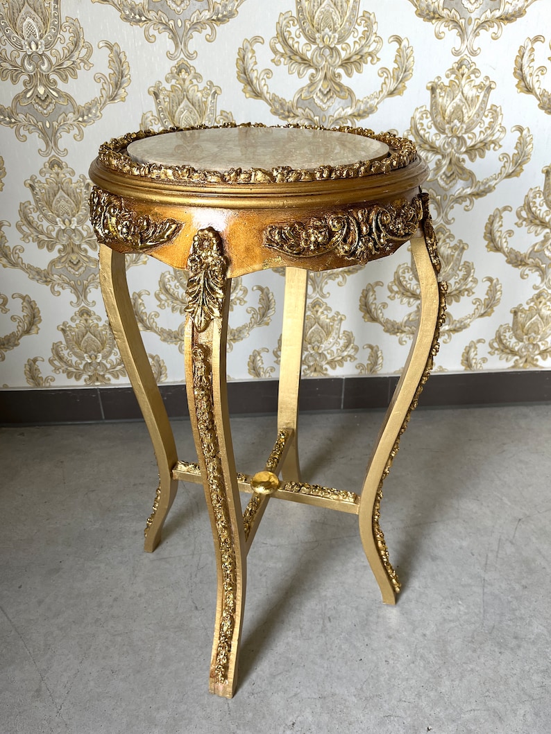 Mesa auxiliar estilo barroco francés con tapa de mármol, mesa de té y café, decoración del hogar en acabado dorado y mármol beige imagen 4