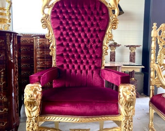 Immense fauteuil couronne dorée trône du roi lion chaise couronne dorée fauteuil en forme de lion pour studio de tournage vidéo Immense chaise rouge pour événement de vacances