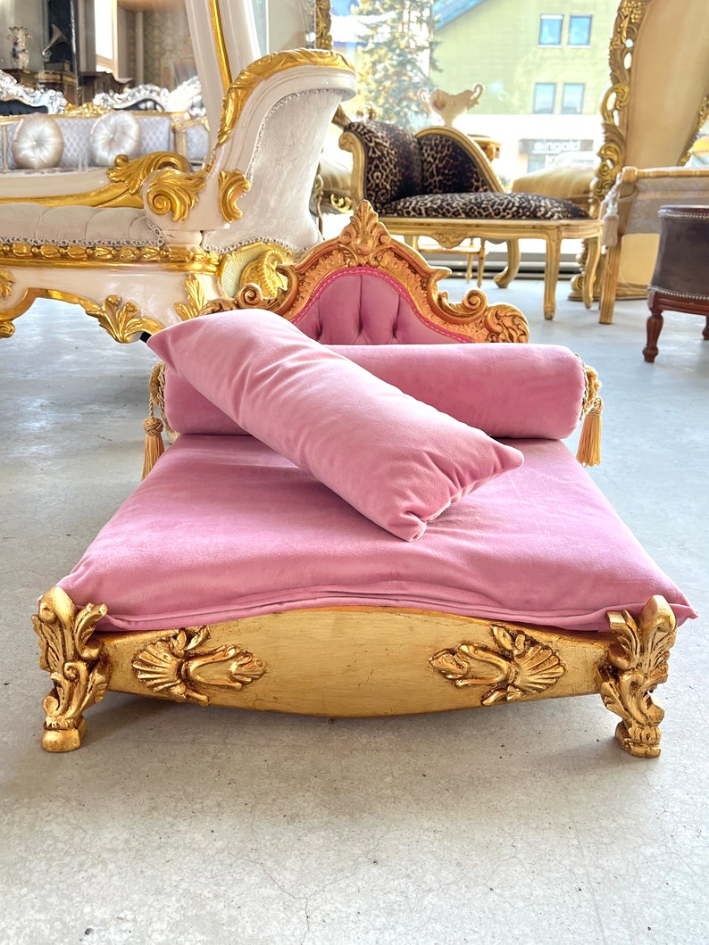 Pet Bed French Louis Baroque Style Dog Sofa Pink Velvet in Gold Finish Cute Baroque Rococo Settee for Home Decoration image 5