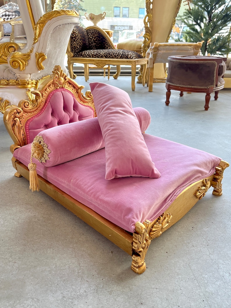 Pet Bed French Louis Baroque Style Dog Sofa Pink Velvet in Gold Finish Cute Baroque Rococo Settee for Home Decoration image 6