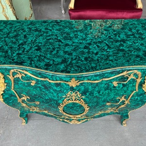 Commode luxueuse de style Louis français de couleur verte Commode de style européen antique avec ornements en laiton pour chambre à coucher image 4