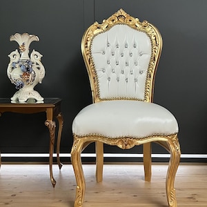 Accentstoel witte kunstleer Franse rococo-stoel voor eetkamer witte eetkamerstoel in antieke stijl met gouden afwerking voor bruiloftsfeest