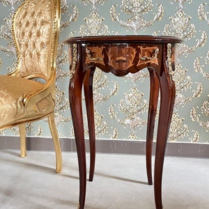 Table d'appoint Table basse marron en bois de style français de style antique Table ronde de style baroque rétro pour la décoration intérieure image 1